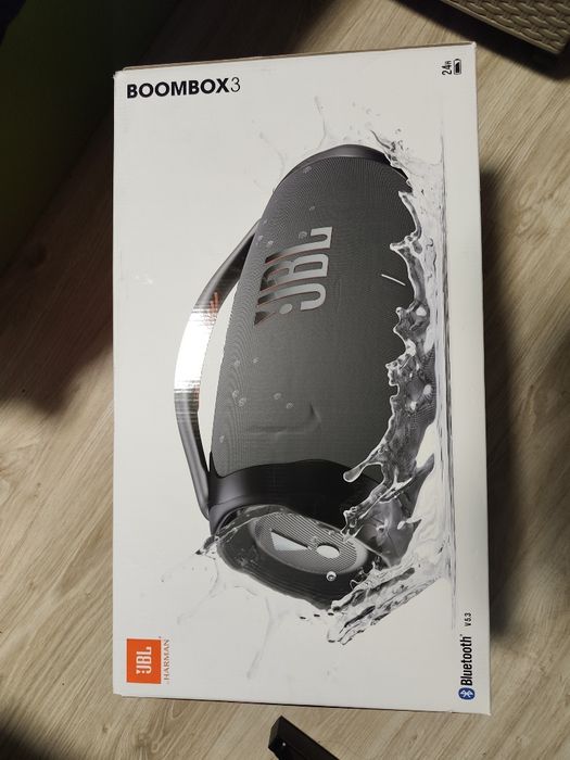 Продавам JBL boombox 3
