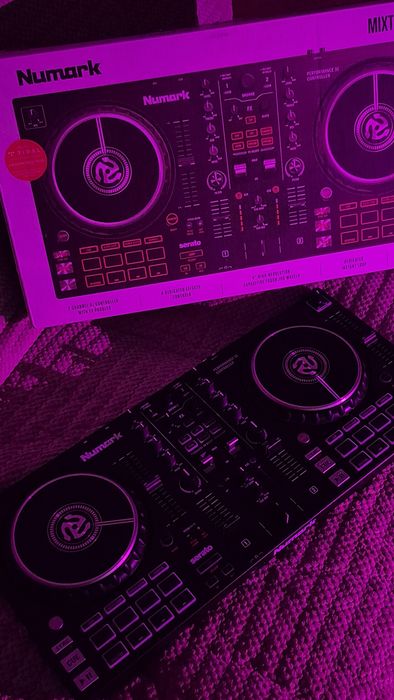 DJ контроллер Numark MIXTRACK

PRO FX