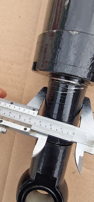 Cilindru hidraulic 1000 mm închis 1 m deschidere 70 cm tija grosime 40