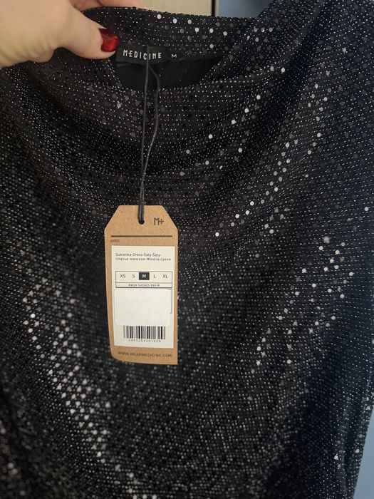 Черна рокля с пайете