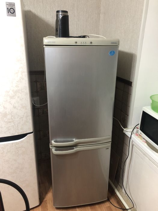 Продам холодильник на запчасти или под ремонт