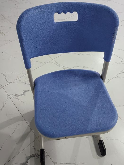 Продается парта со 2 стульями