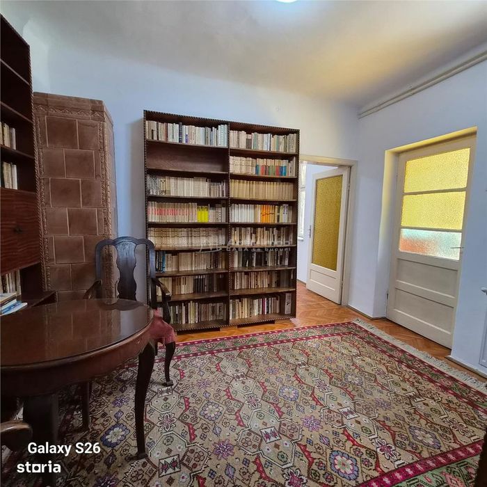 apartament 3 camere la curte, pivnita, centrala, Armeneasca- Mosilor