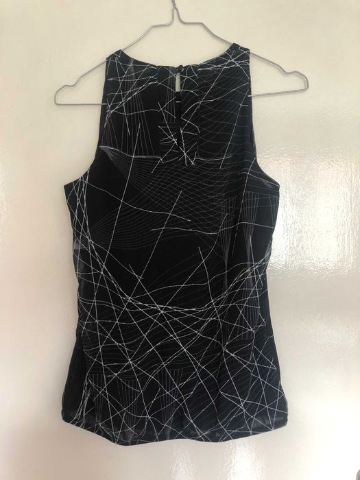 елегантен дамски топ DIKA