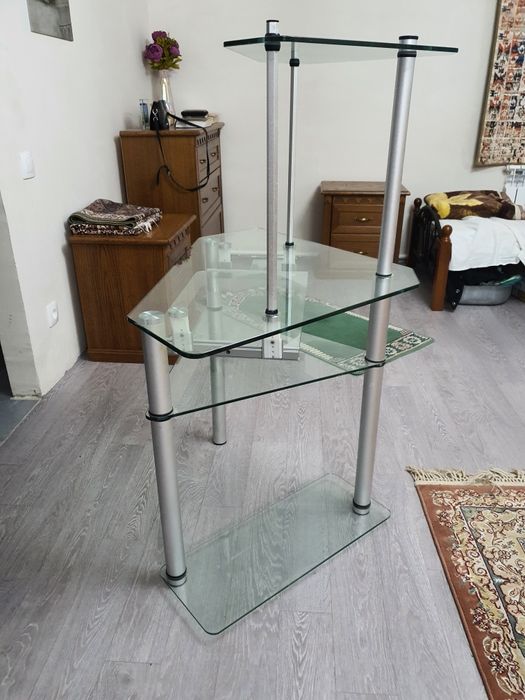 Компьютерный стол и подставку под телевизор