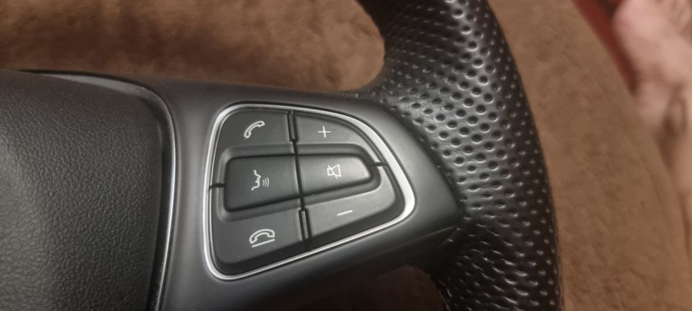 Волан от Мерцедес GLE 2017г. с пера за смяна на скоростите и вибрация.