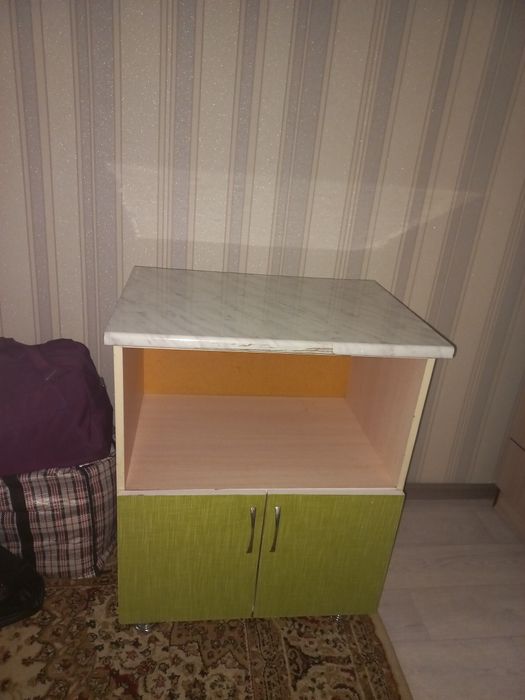 Продам кухонную тумбочку б/у