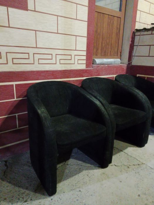 Продаются кресла 3 штуки в среднее отличном состоянии