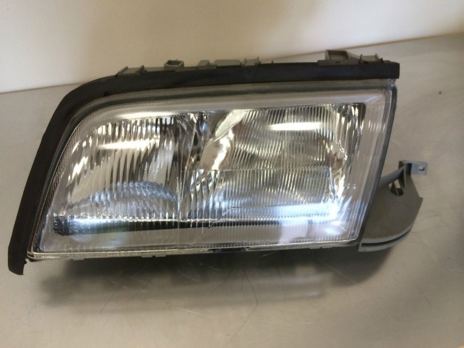 Продавам фарове Бош за Мерцедес 202 фейслифт