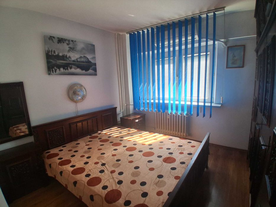 3 camere Crangasi, 5/10, vis a vis de piata,metrou si parc, 370 euro