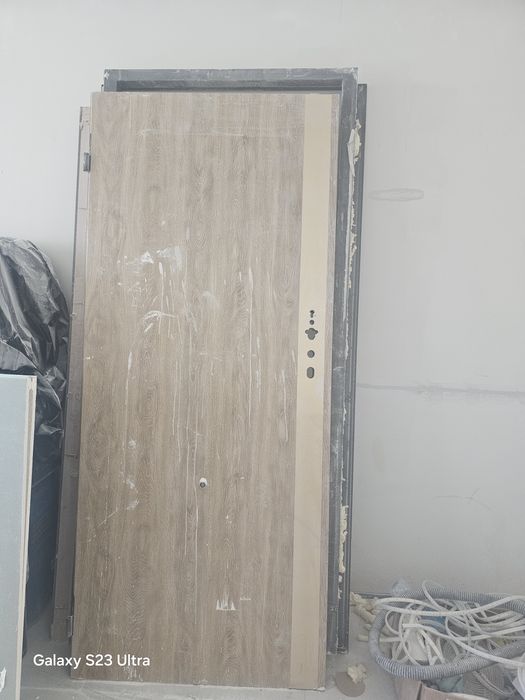 Дверь продам 100000 тенге 2.20