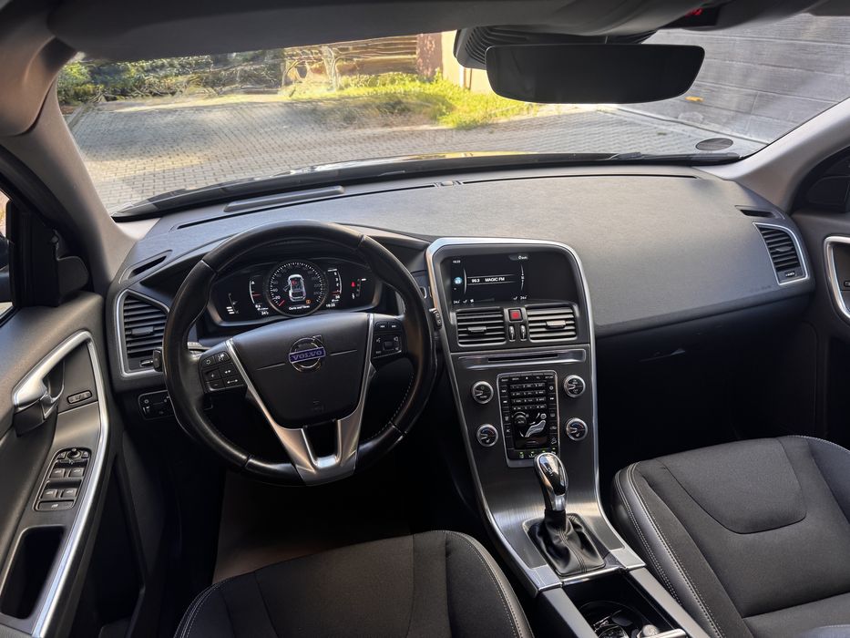 Volvo Xc 60 Diesel/4x4/ Xenon-Led/ Line-assist/Distronic/Euro5