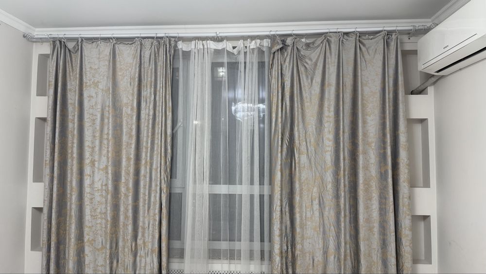 Срочно продается шторы с карнизами