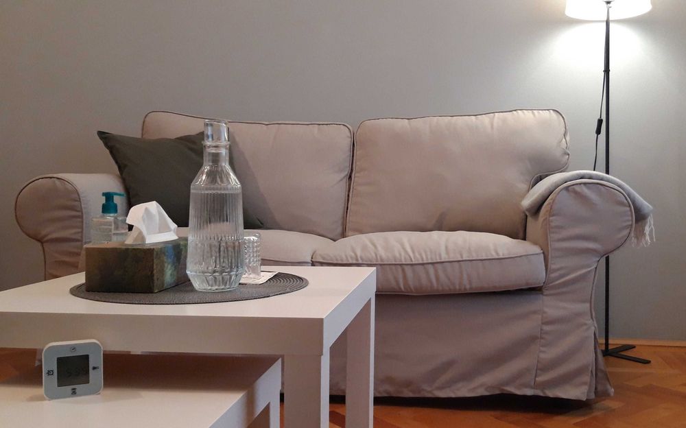 Vând Canapea IKEA EKTORP 2 locuri + husă extra – stare foarte bună