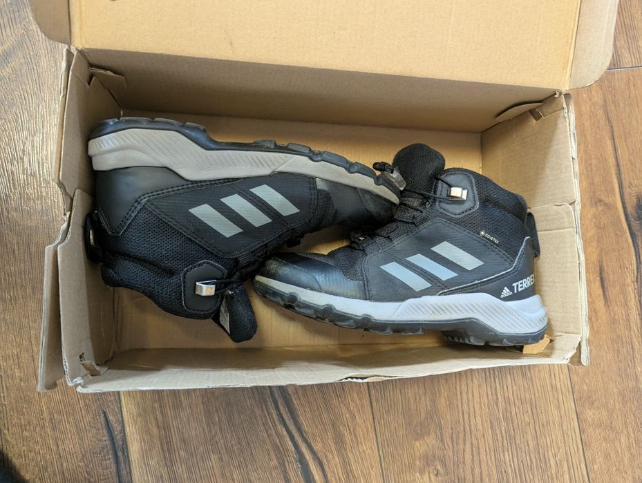 Използвани детски маратонки Адидас Adidas terrex  номер 31