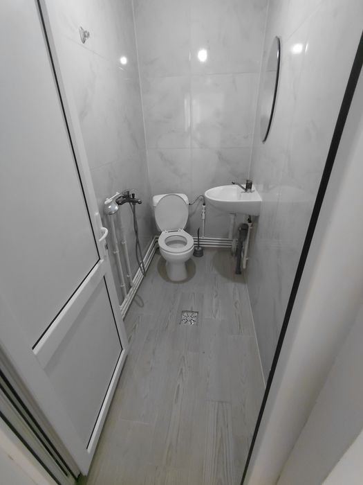 Închiriez garsoniera