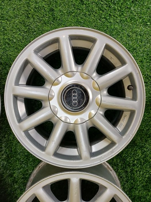 Диски R15 4x108 ромашки на Audi.