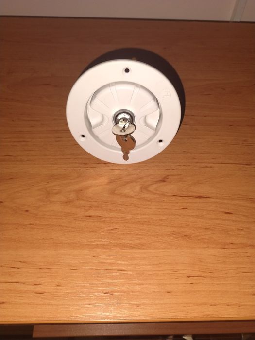 Продавам капачка за резервоар за вода за кемпер