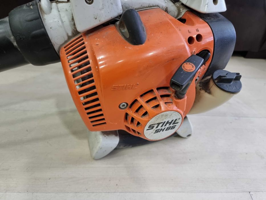Машината за засмукване и издухване листосъбирач Stihl