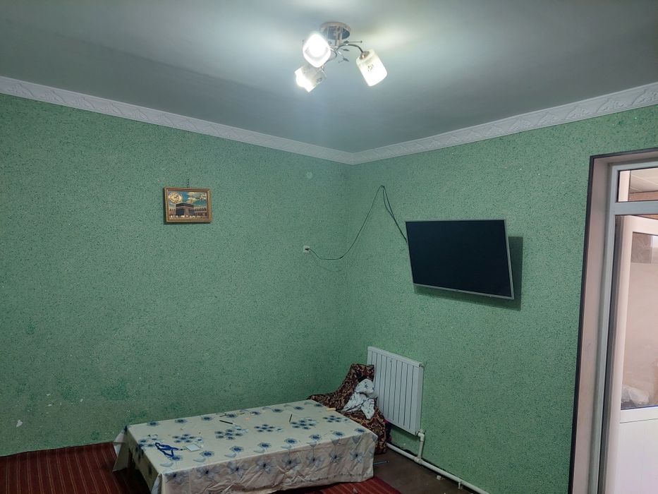 Самарканд вилояти Жомбой центрда 4 сотхли коттедж сотилади.