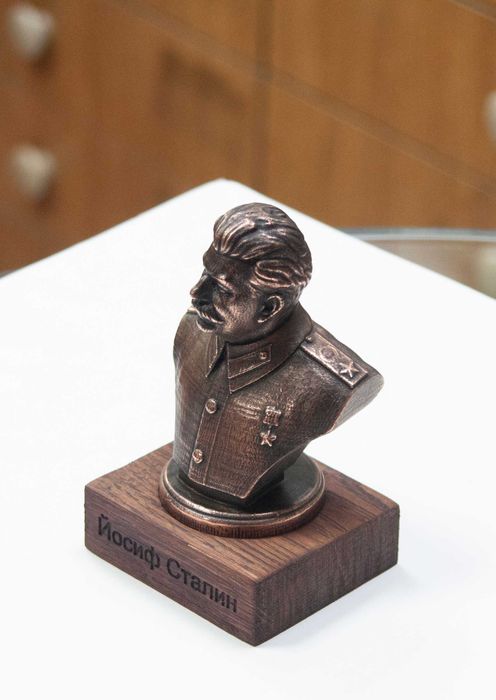 Бюстове на диктатори-Хитлер,Сталин
