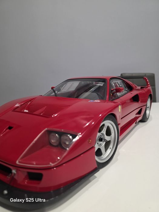 Ферари ф40 компетационе 1:8 (Ferrari F40  competizione 1:8)