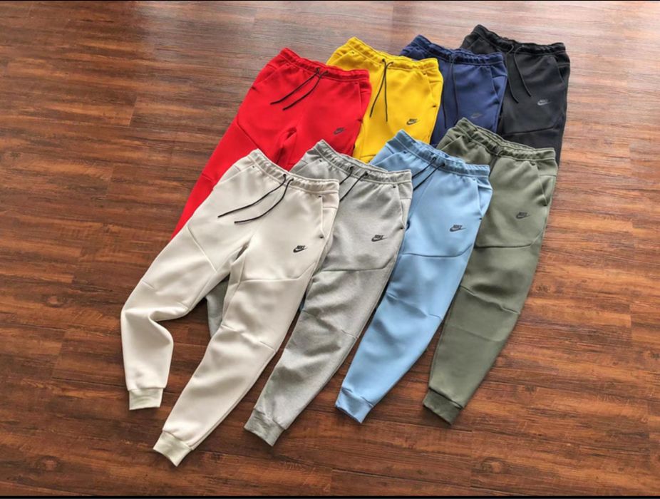 Pantaloni tech nike