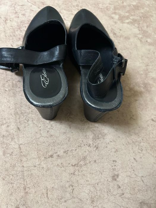 Продам женскуя обувь