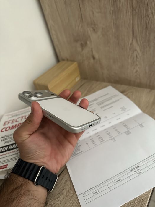 Vand iPhone 17 Pro Silver Factura/Garantie, 22 cicluri