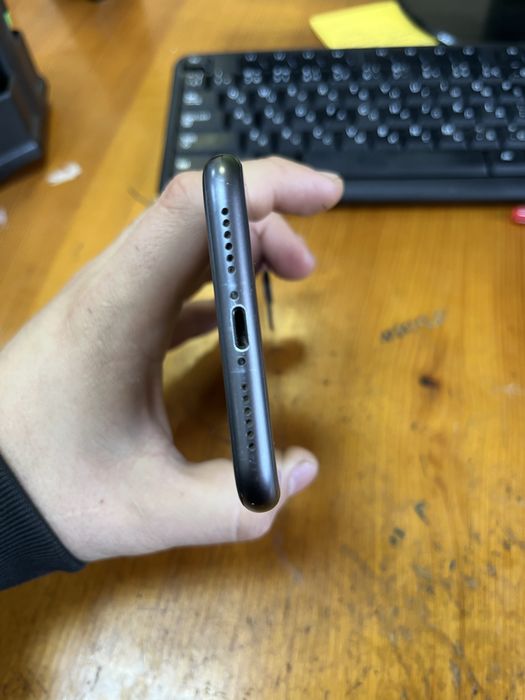 Продам Iphone 11