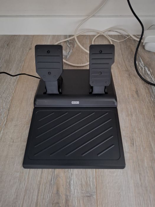 Vând volan Hori pentru Playstation 5 aflat în garanție