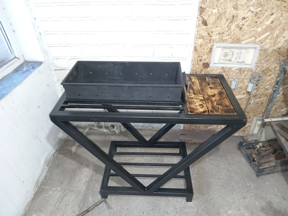 Мусорный бак, качеля, мангал