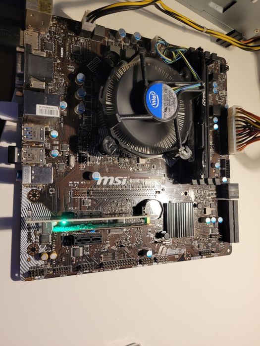 Placa de baza MSI b150m pro vdh i5
