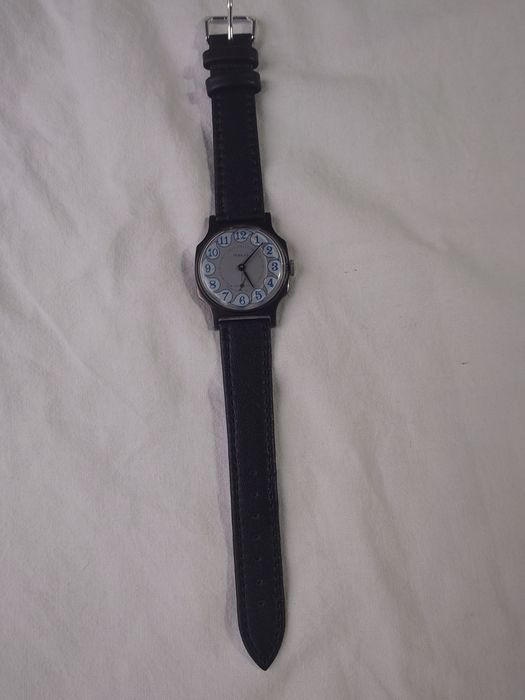 Победа NOS, нов съветски механичен часовник, с ръчно навиване.