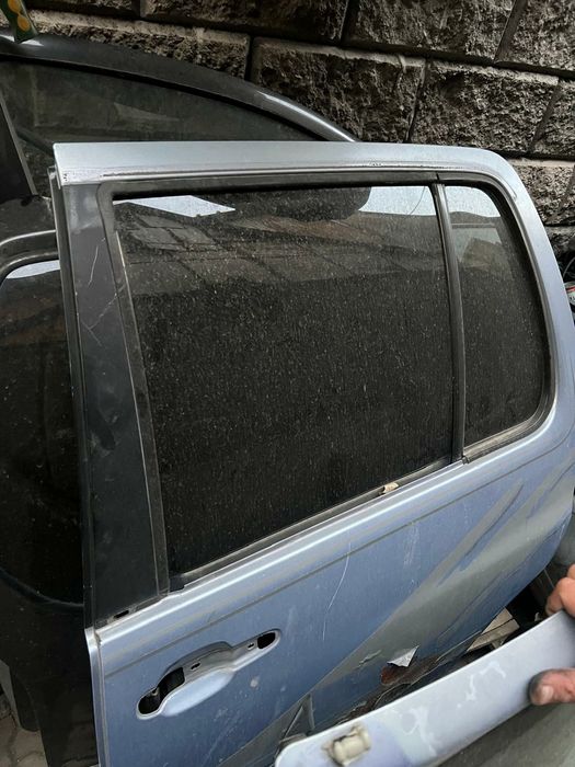 зад дверь Раум тойота