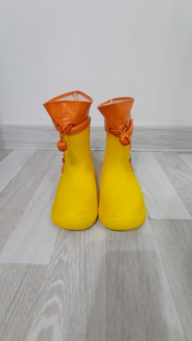 Продам детские резиновые сапоги.
