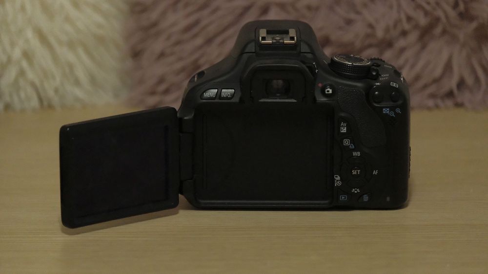 Canon EOS 600D с обектив 18-55mm