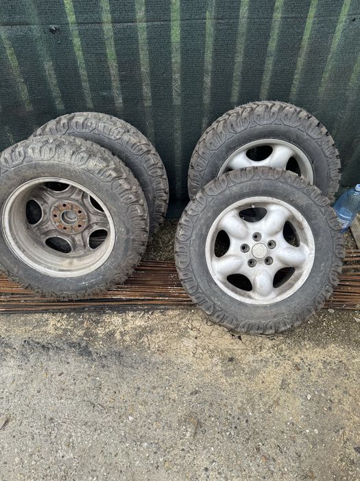 Jante land rover pe 16 + cauciucuri off road