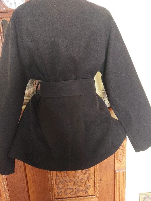 Jacheta noua cu eticheta din stofa neagra de lana plus cadou surpriza