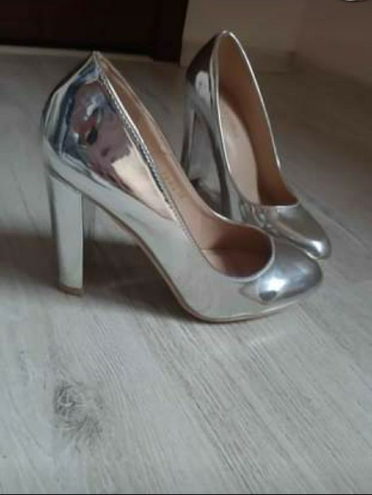 Pantofi eleganți