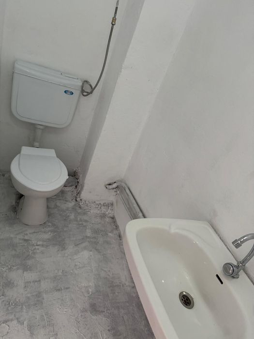 Vand apartament 3 camere Stei.48.500 eur