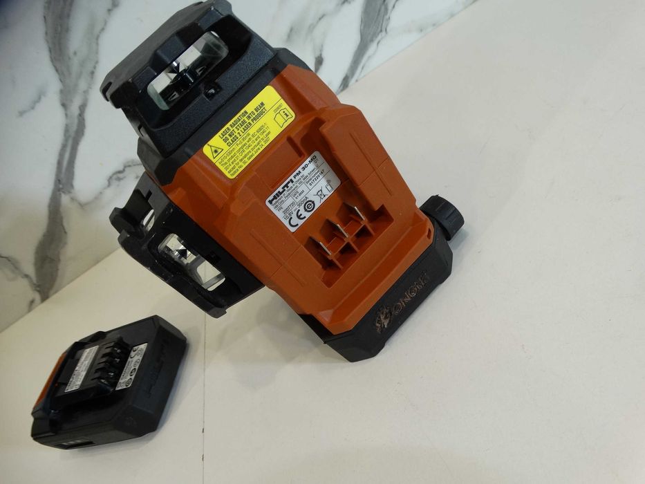 Резервиран Hilti PM 30 MG - 3D Линеен лазерен нивелир