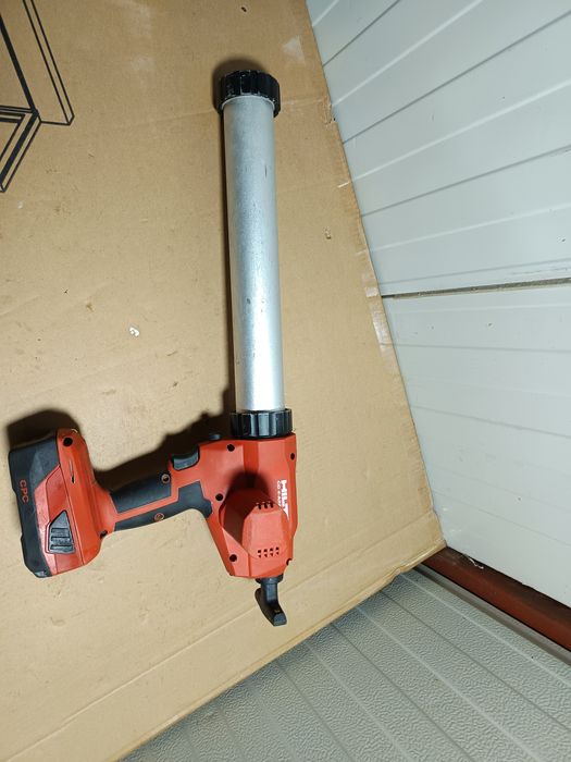 Pistol silicon Hilti cu acumulator