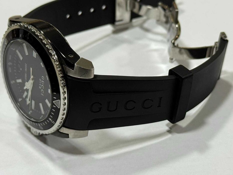 Часовник Gucci Dive 136.2