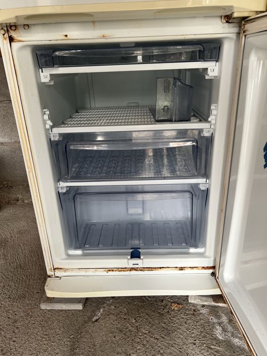 Хладилник  CROWN