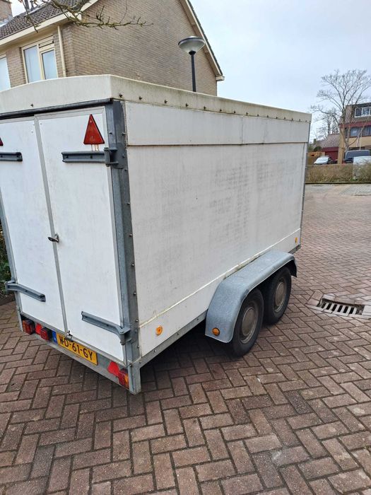 Remorca inchisa, 2 tone, import Olanda