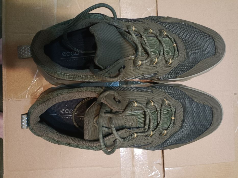 Кроссовки,цвет хаки