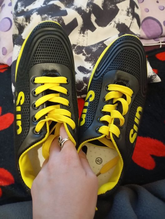 Adidași mărimea 40, corespunde 39