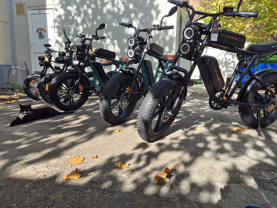 Vand flota de 22 scutere pe benzina fara permis - si 30 biciclete electrice