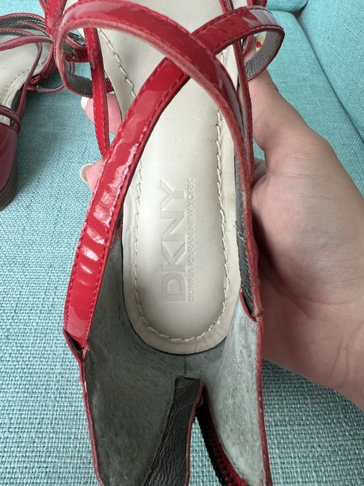 Нови дамски ниски сандали DKNY